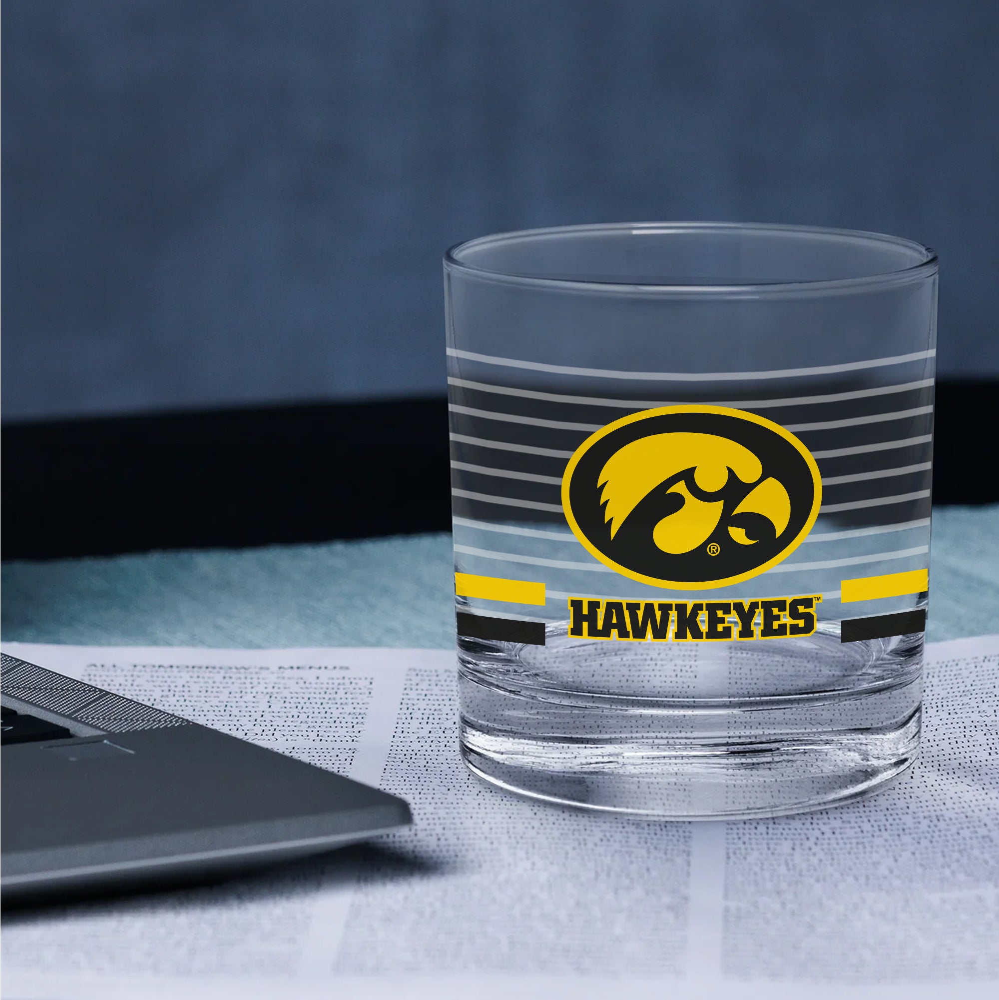 Set of 2 Iowa Hawkeyes 14oz Ring Rocks Glasses