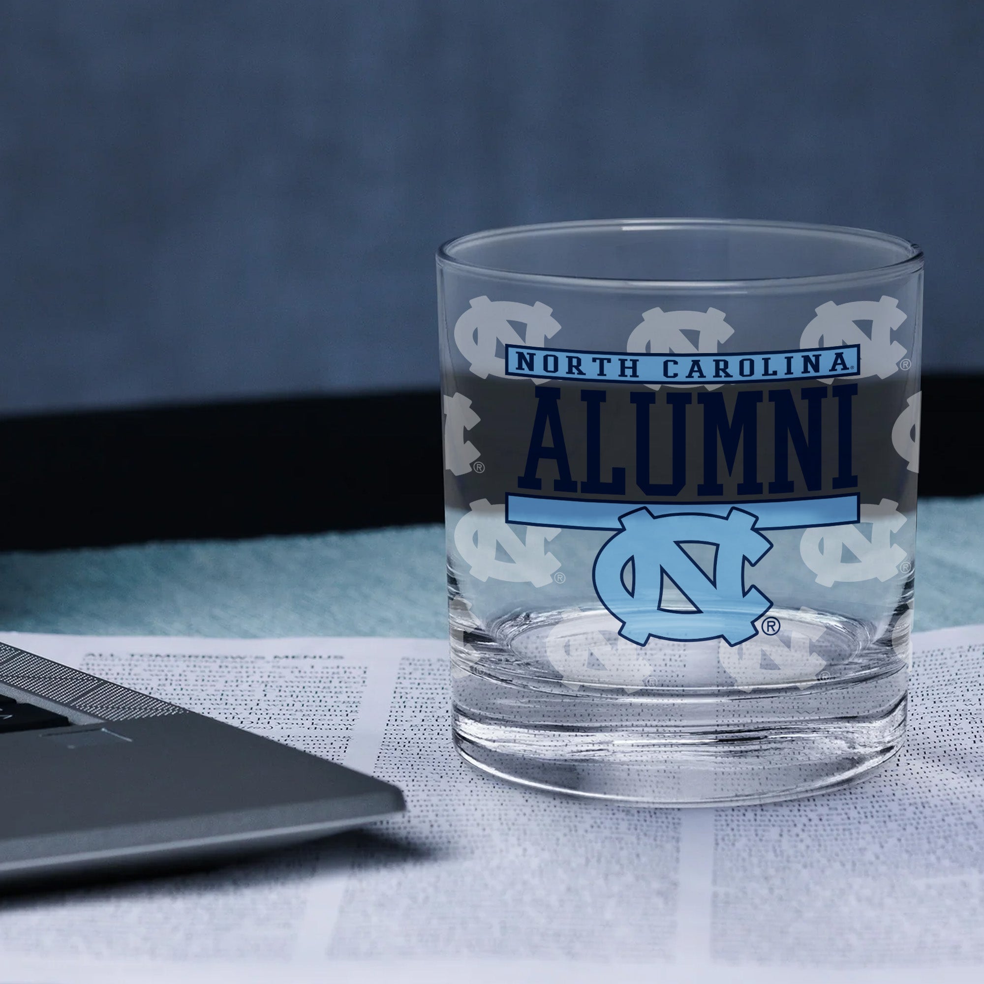 Set of 2 North Carolina Tar Heels 14oz Alumni Rocks Glasses