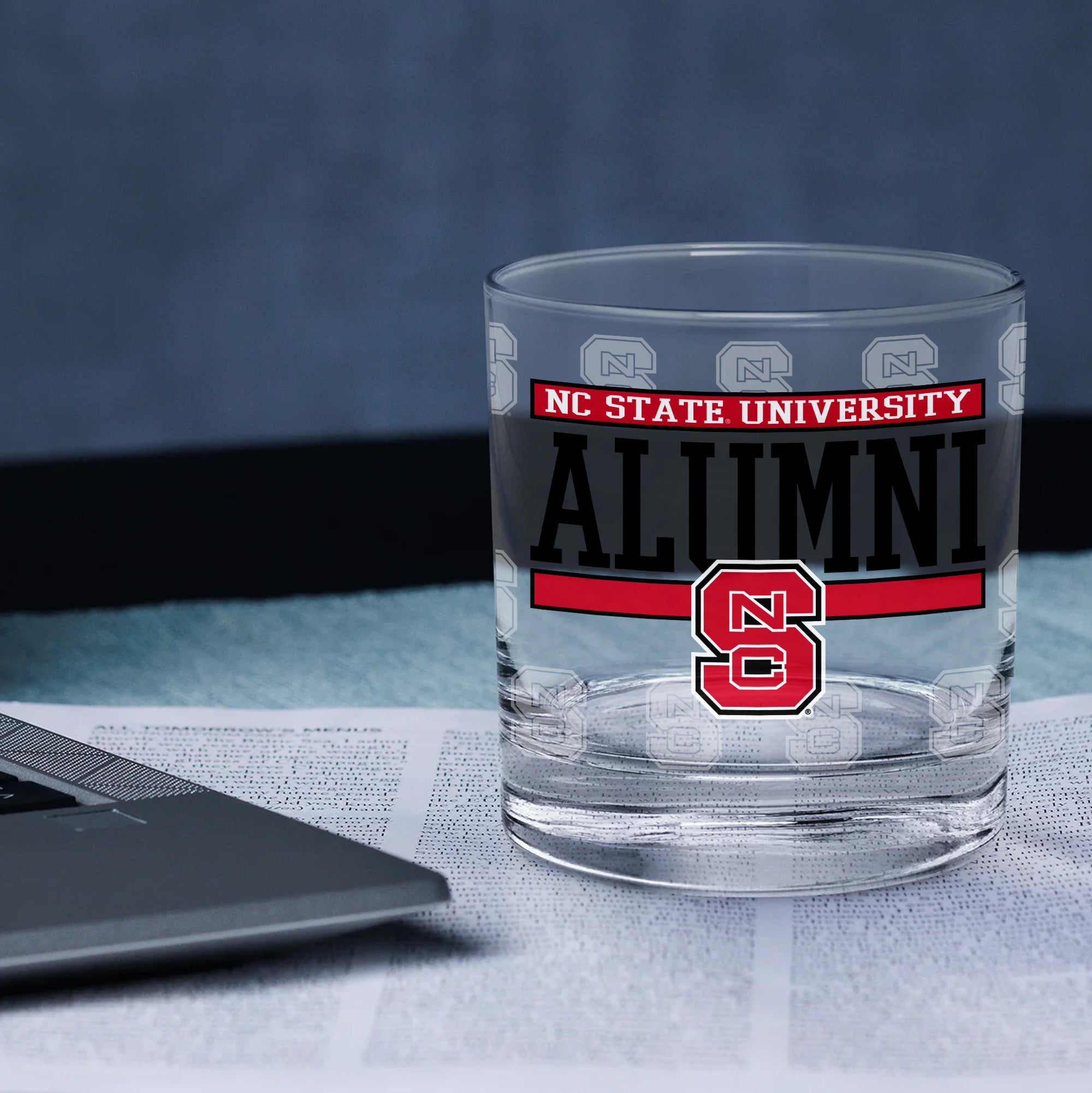 Set of 2 NC State Wolfpack 14oz Alumni Rocks Glasses