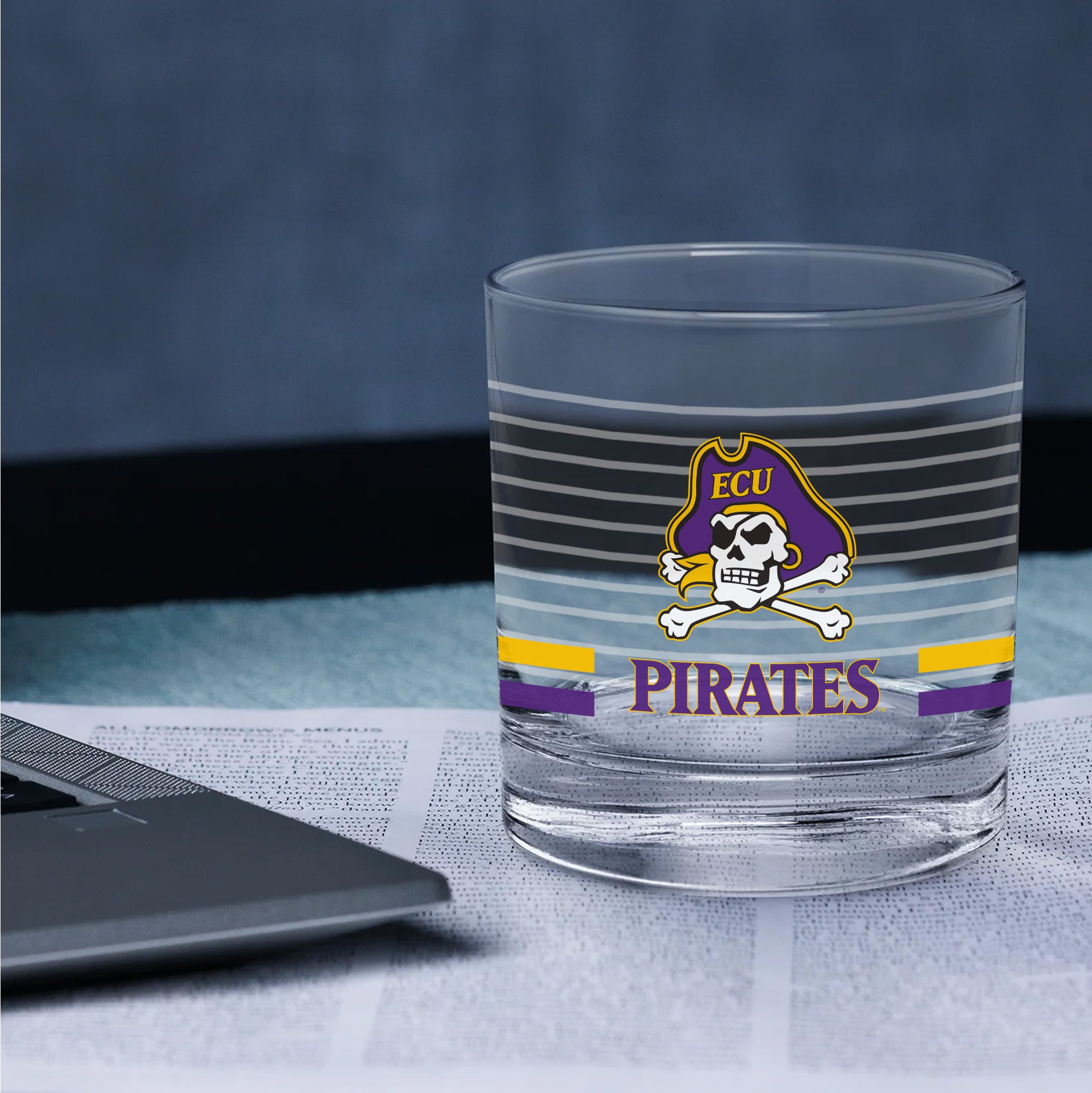 Set of 2 East Carolina Pirates 14oz Ring Rocks Glasses