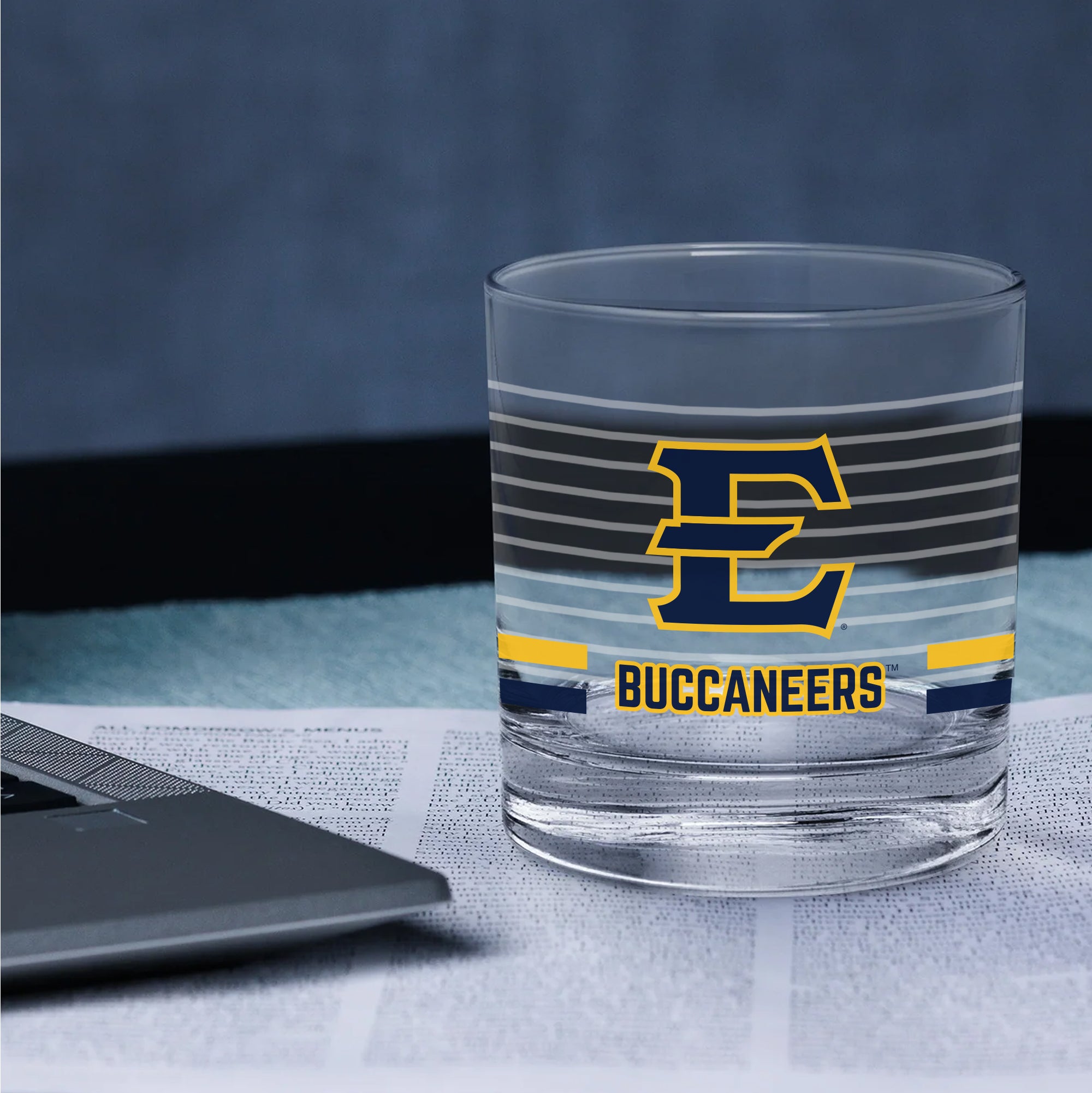Set of 2 East Tennessee Buccaneers 14oz Ring Rocks Glasses