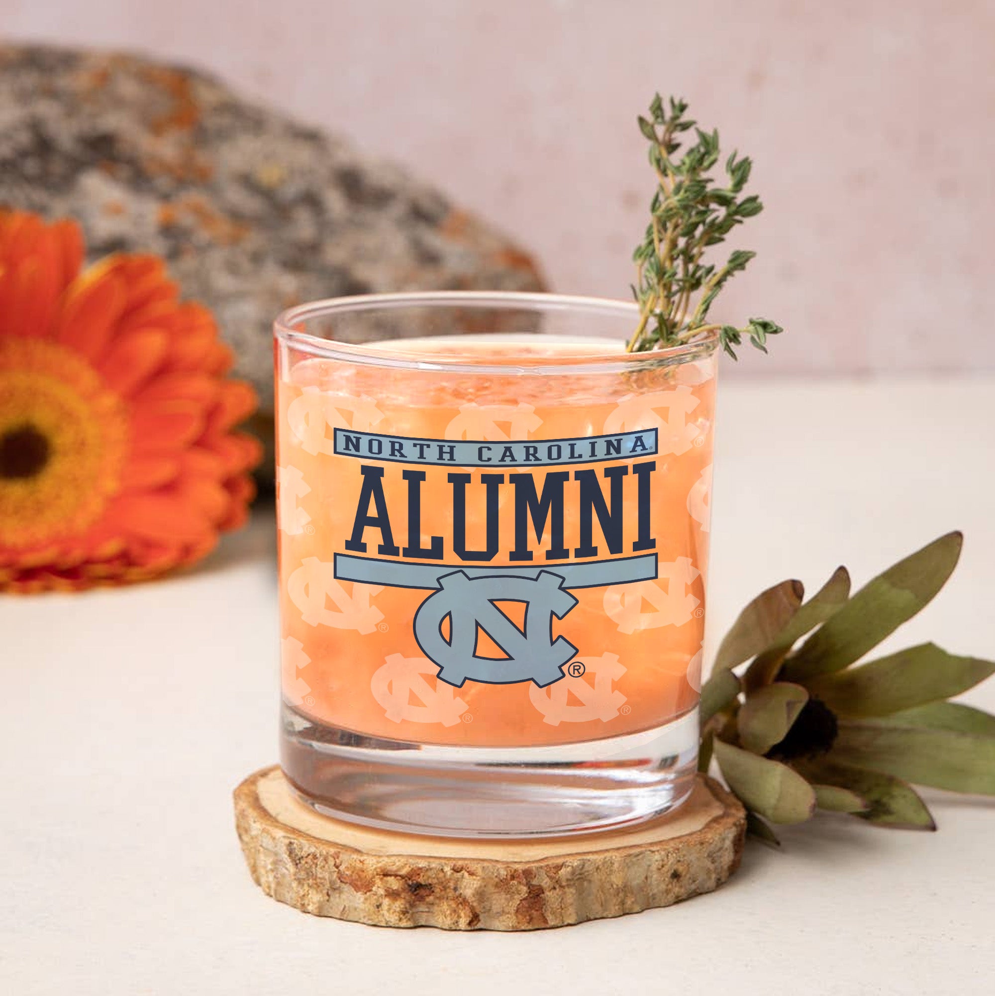 Set of 2 North Carolina Tar Heels 14oz Alumni Rocks Glasses
