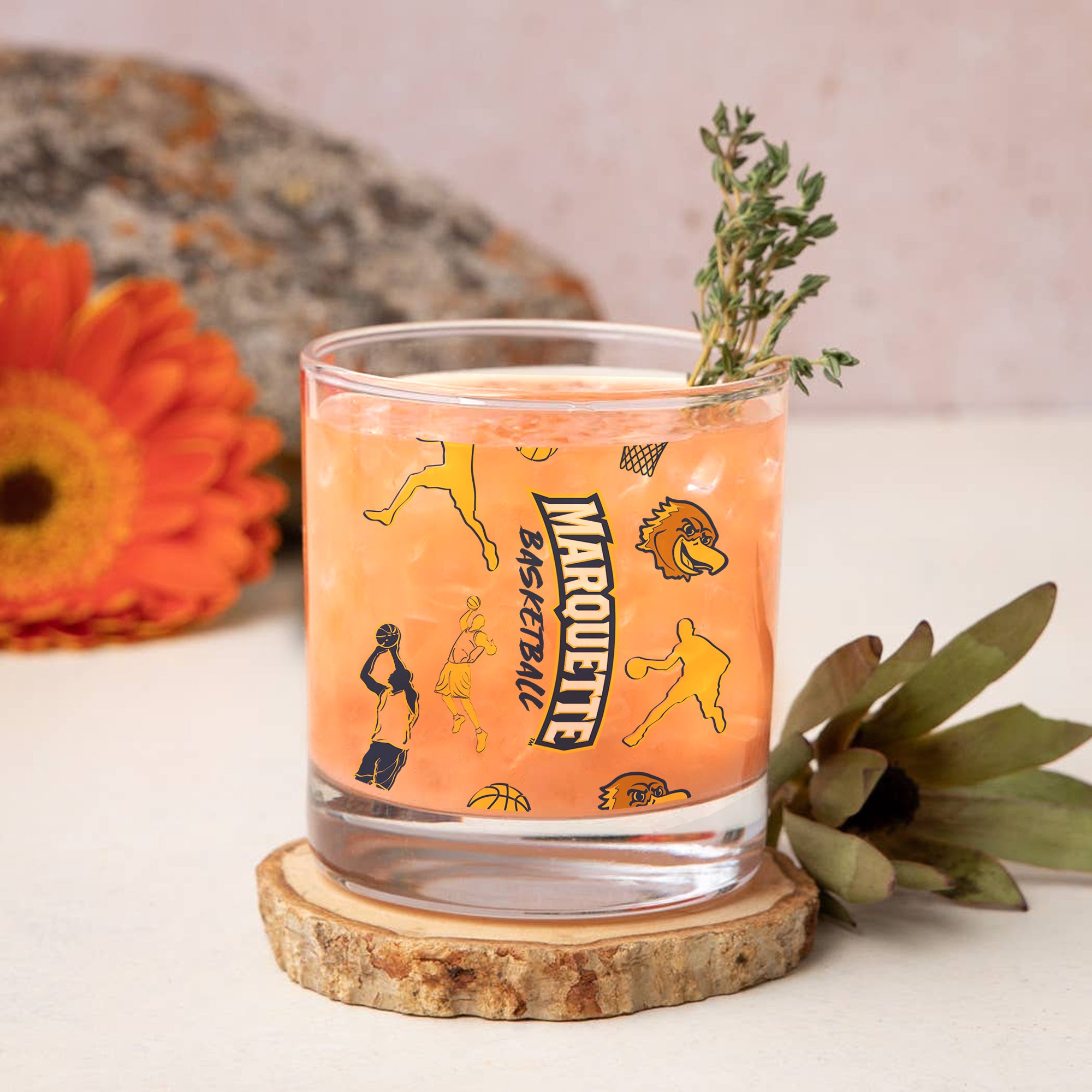 Set of 2 Marquette Golden Eagles Basketball Sketch 14oz Rocks Glasses