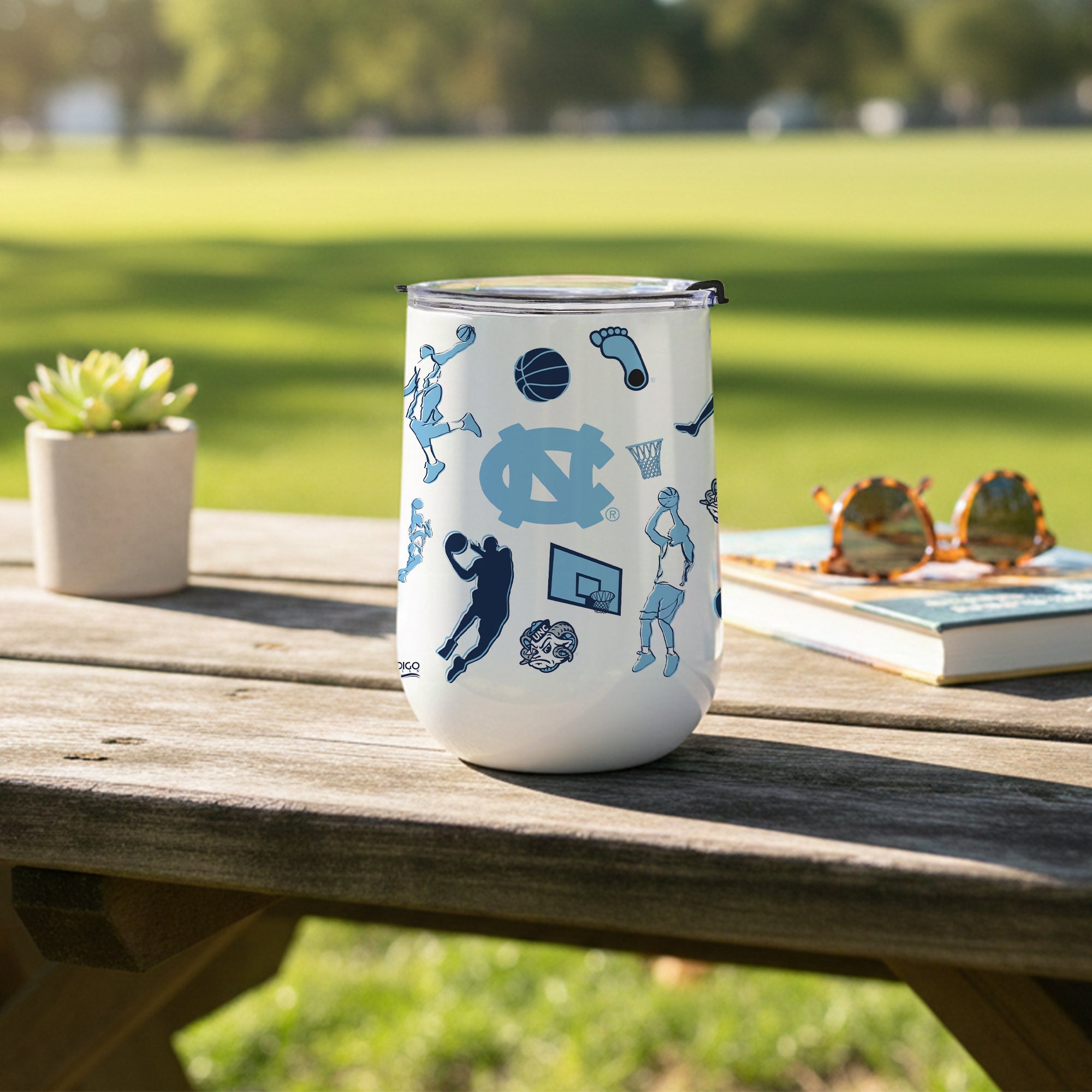 18oz North Carolina Tar Heels Basketball Sketch Stainless Tumbler