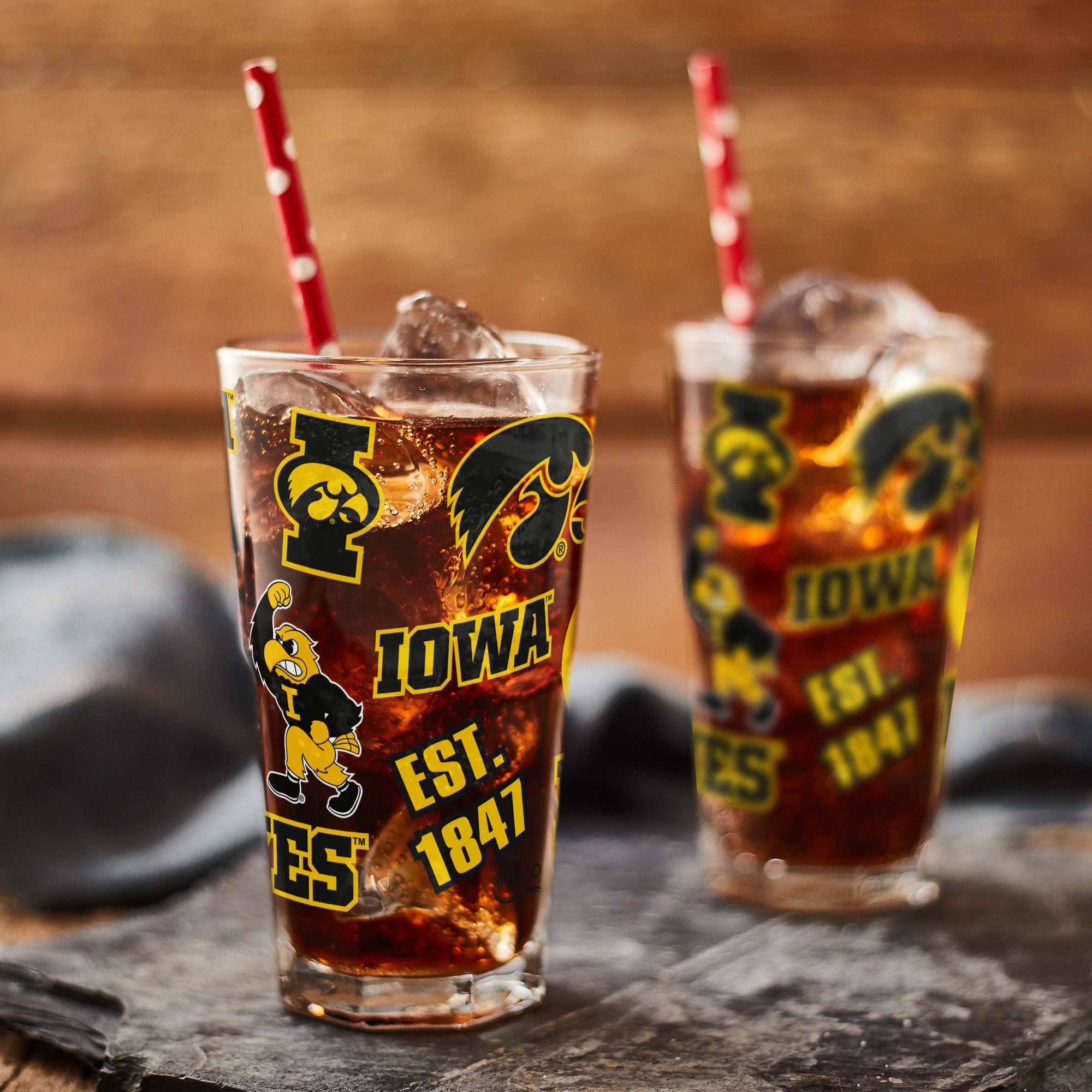 Set of 2 Iowa Hawkeyes 16oz XD Medley Pint Glasses
