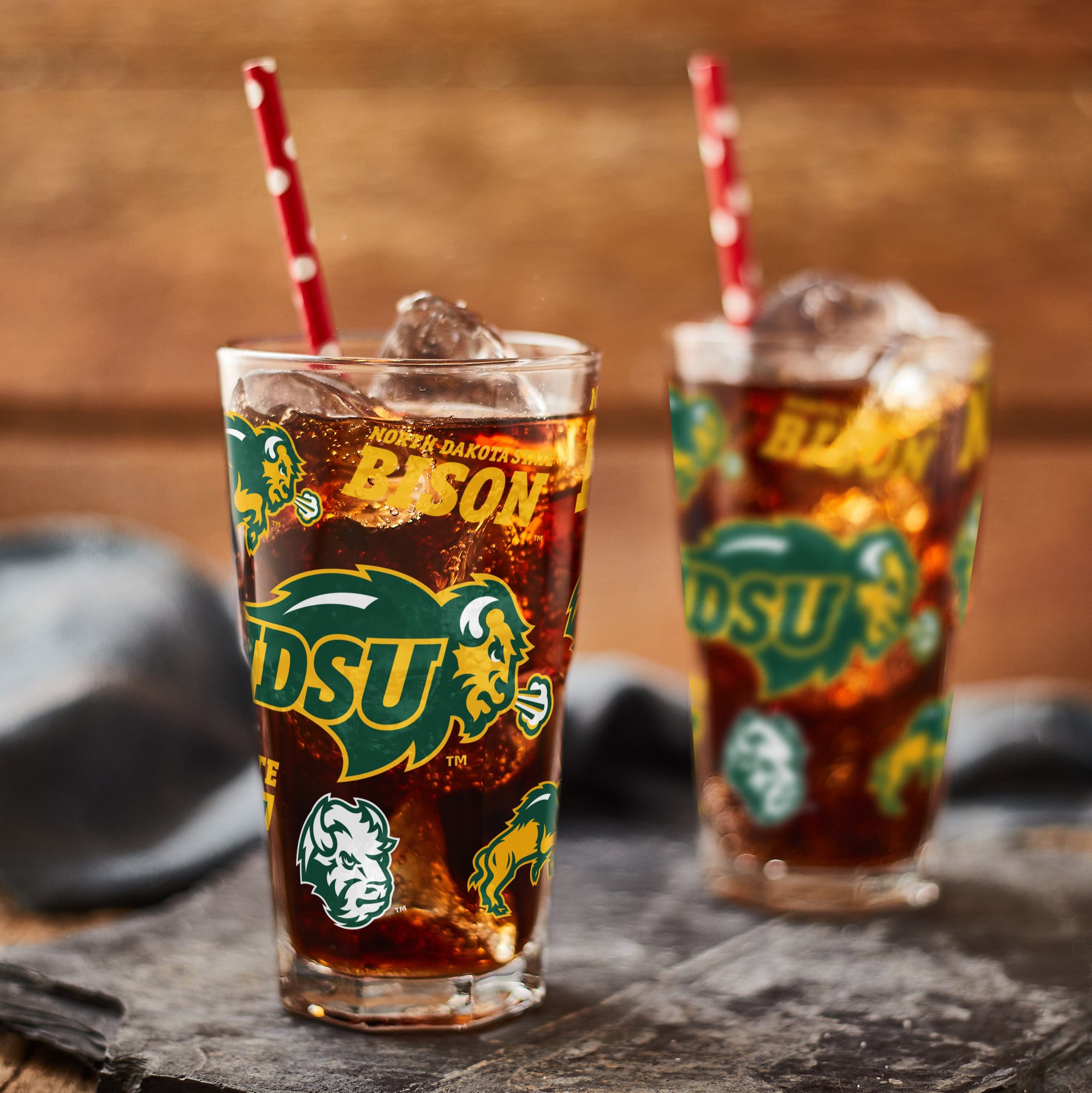 Set of 4 North Dakota State Bisons 16oz Medley Pint Glasses
