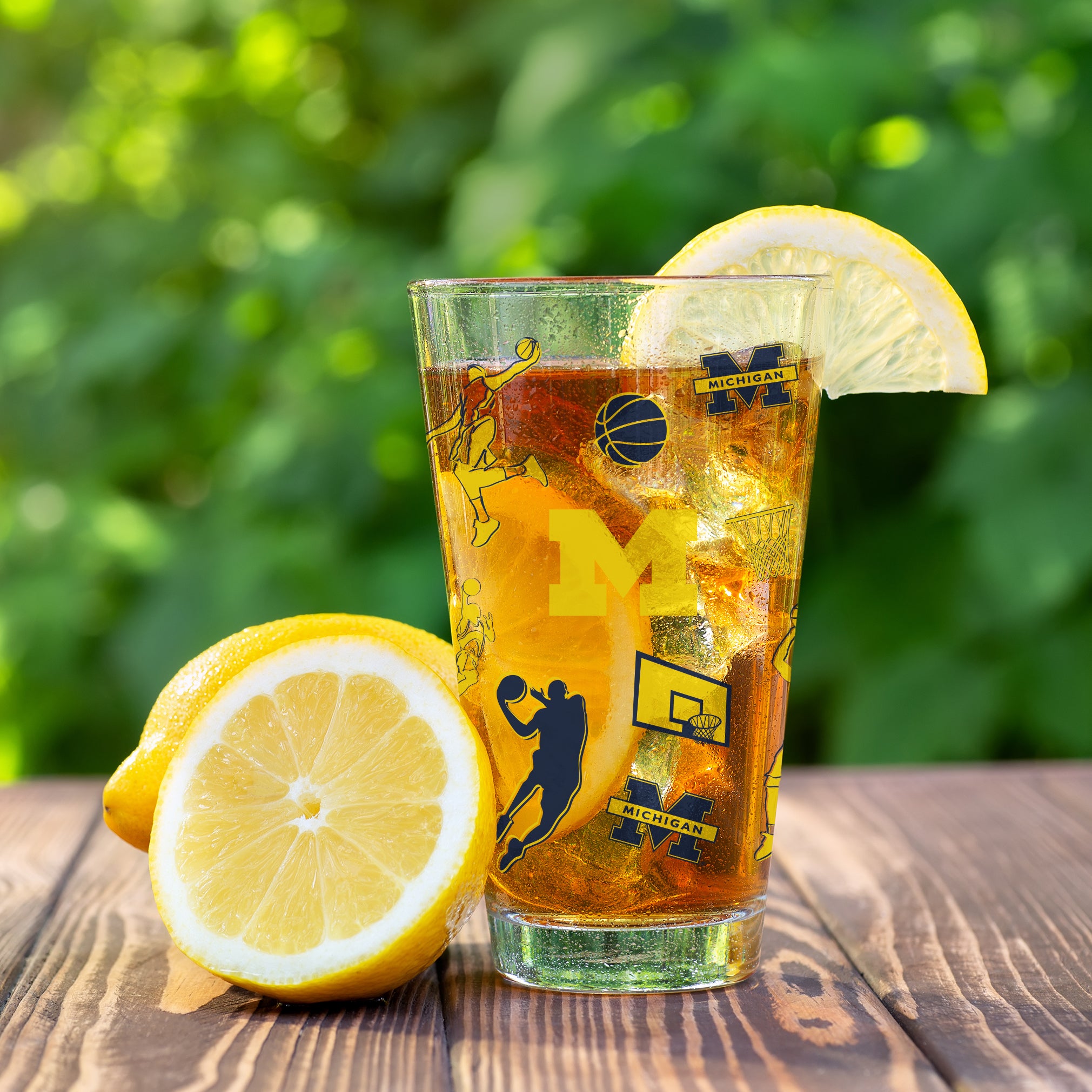 Set of 2 Michigan Wolverines Basketball Sketch 16oz Pints