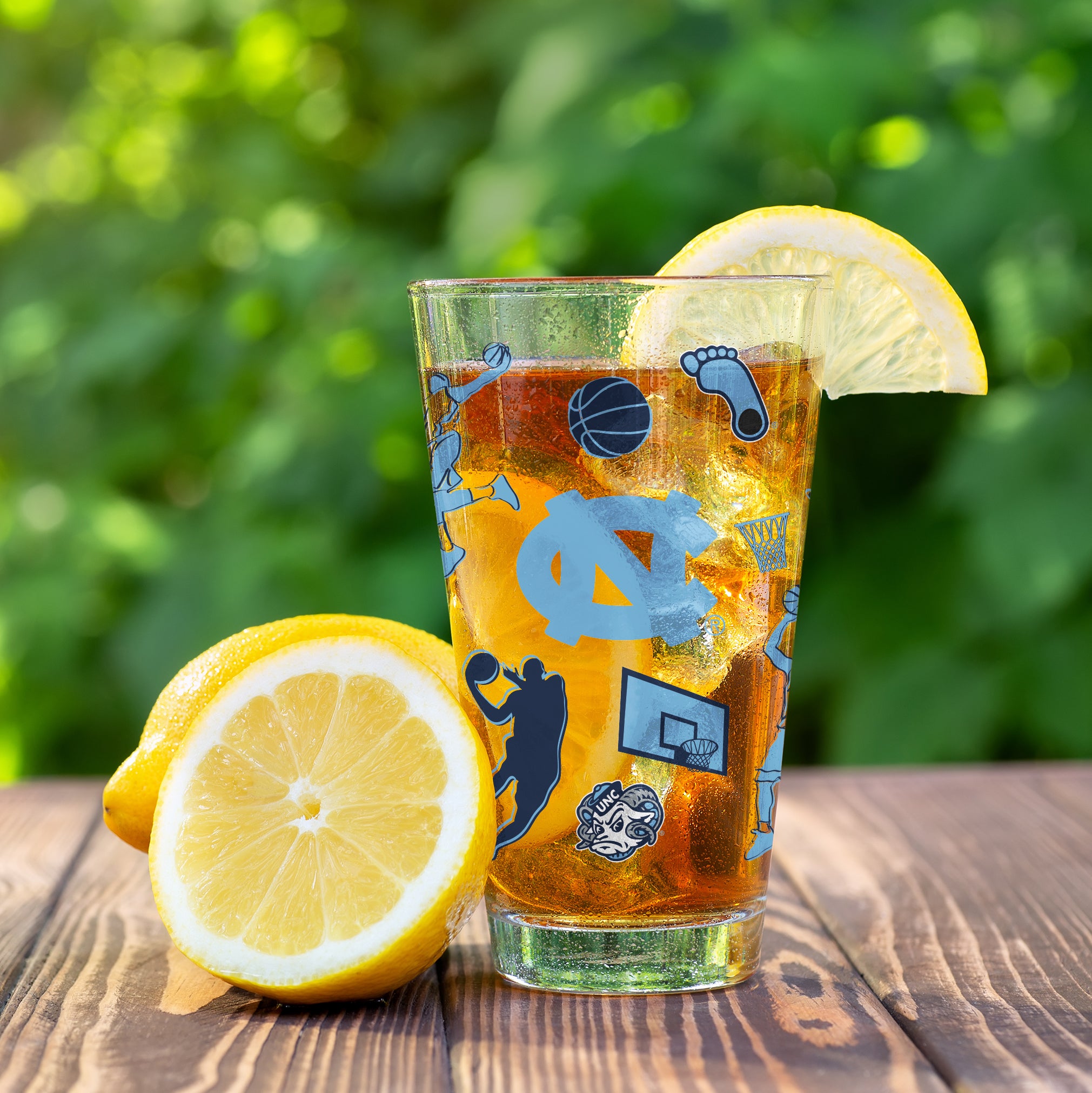 Set of 2 North Carolina Tar Heels Basketball Sketch 16oz Pints