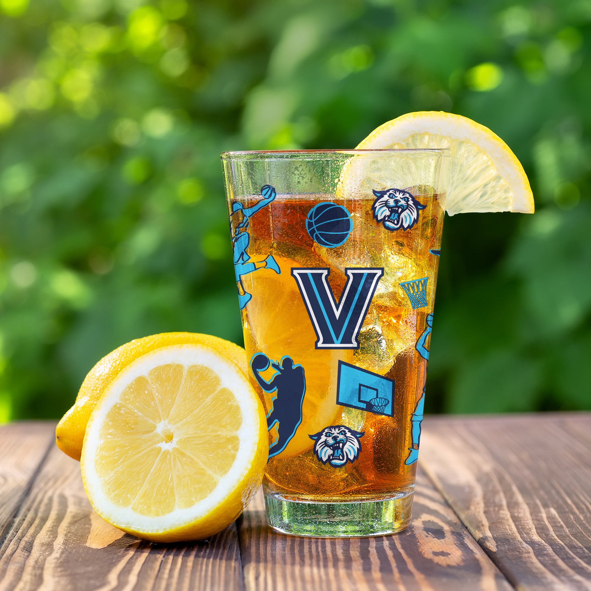 Set of 2 Villanova Wildcats Basketball Sketch 16oz Pints